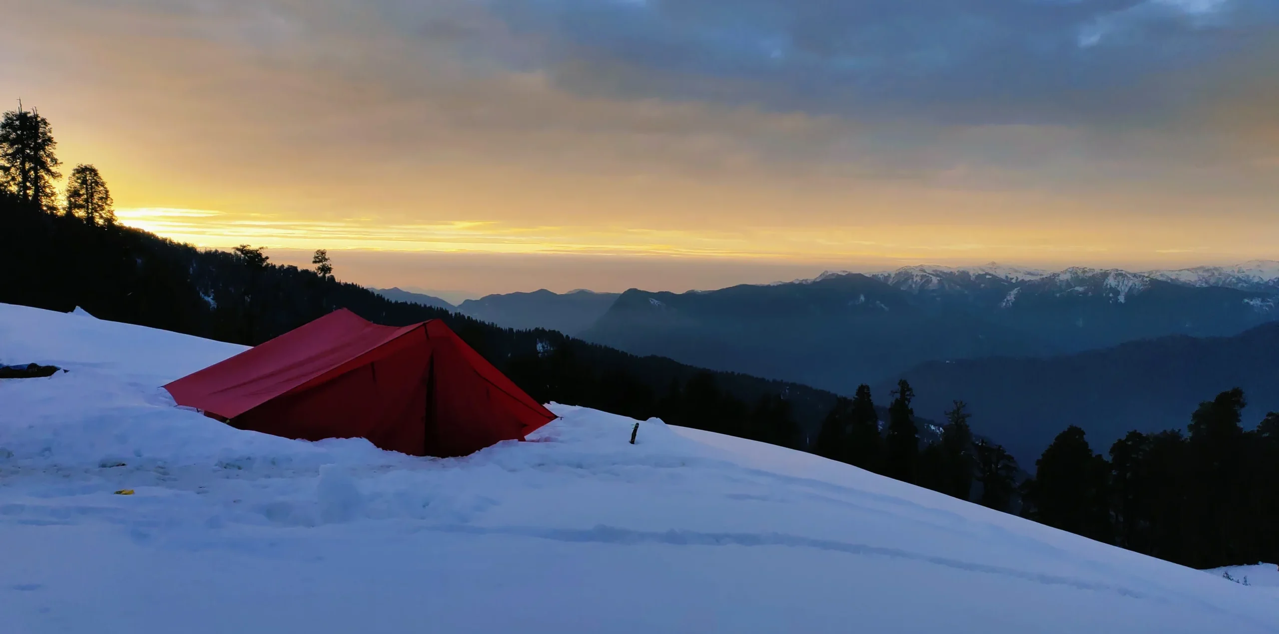camping in himalayas